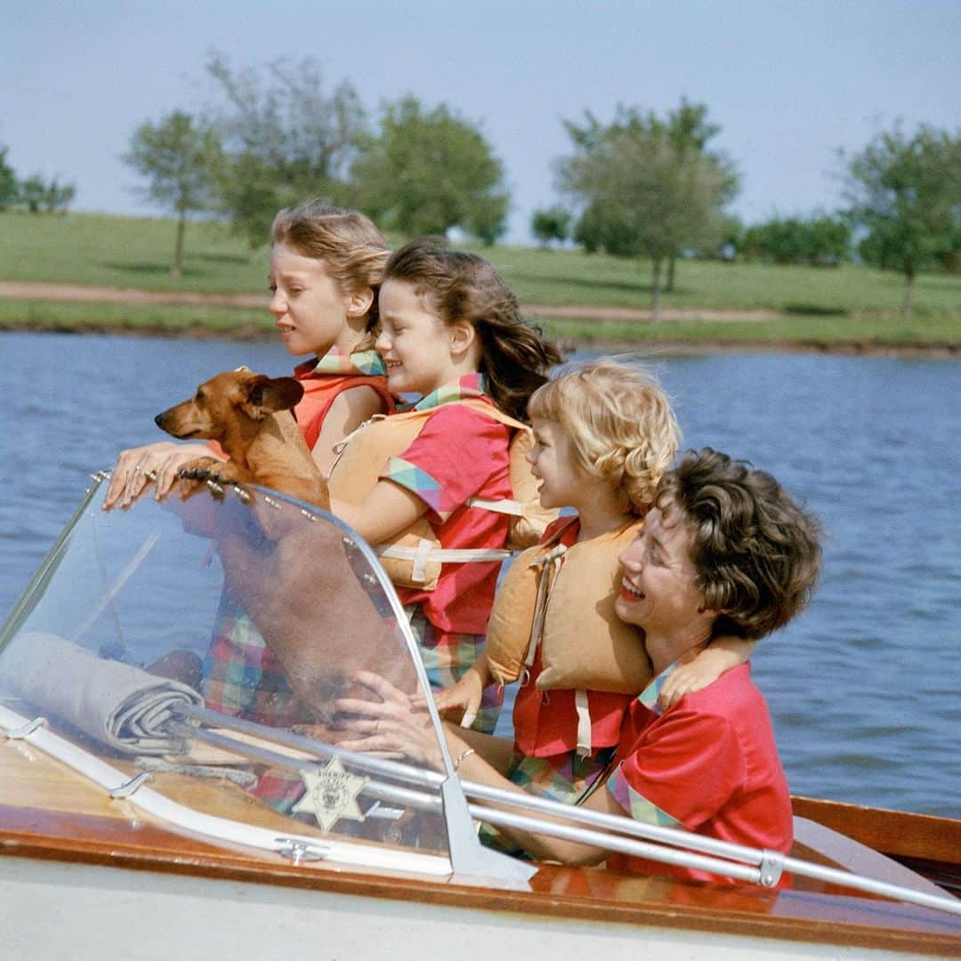 lifeさんのインスタグラム写真 - (lifeInstagram)「From the June 1, 1959 cover of LIFE magazine, 60 years ago this week: "BOATS, BOATS EVERYWHERE: A FLOTILLA OF 8 MILLION." Pictured in this cover image are Mrs. Byron Collom with daughters Becky, Debbie, Sheryl and Dachshund Sissy racing in their motorboat over Lake Afton Lake in Kansas. (A.Y. Owen—The LIFE Images Collection/Getty Images) #thisweekinLIFE #vintageLIFE #Kansas」5月27日 22時35分 - life