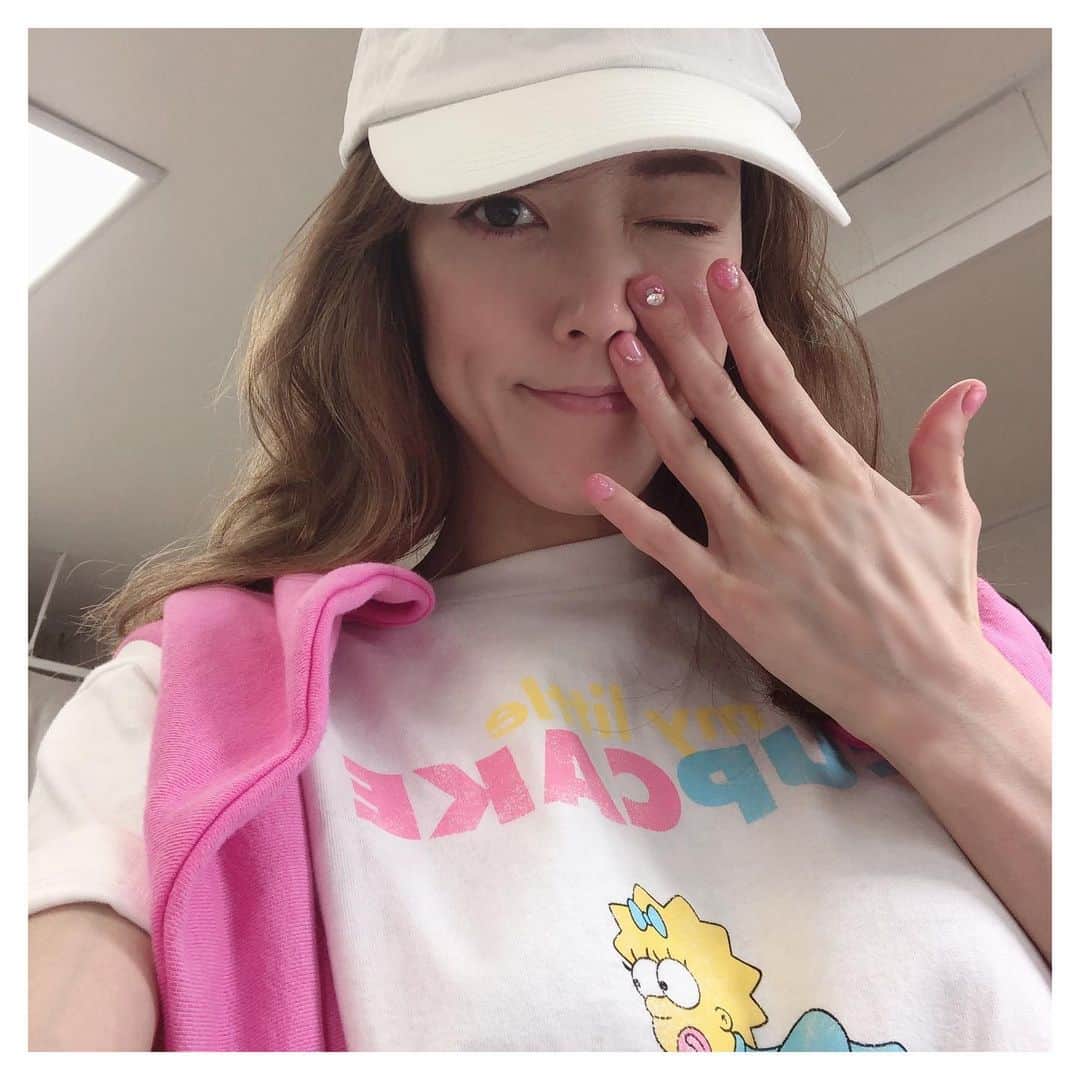 のインスタグラム：「夏が来ました。暑くて晴れた日の準備をしっかりしなくちゃ。 . . My little cup cake. . Summer is coming,get ready for hot and sunny days!! . . . #自撮りにしてみた😉  #大和悠河  #yugayamato  #mylittlecupcake  #暑い日 #ネイル  #ネイルデザイン  #socute #シンプソンズ  #simpsons  #thesimpsons #maggie  #maggiesimpson  #plaza  #plazasimpsons  @yugayamato」
