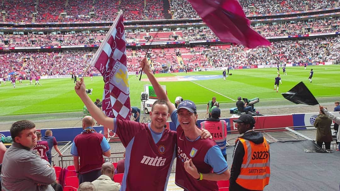 オリバー・フェルプスさんのインスタグラム写真 - (オリバー・フェルプスInstagram)「COME ON @avfcofficial !!! #AVFC」5月27日 22時43分 - oliver_phelps