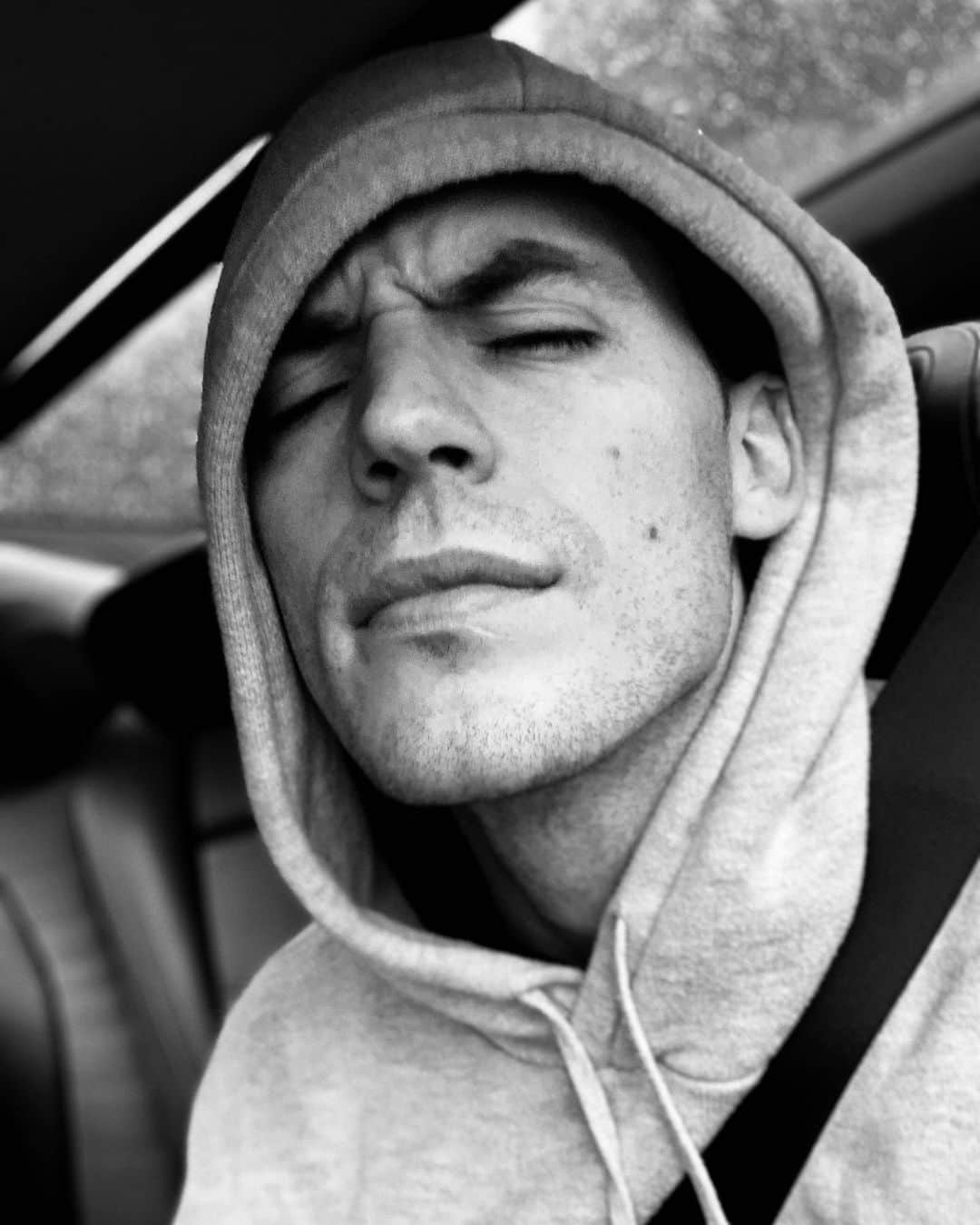 サム・クラフリンのインスタグラム：「Monday morning mood.」