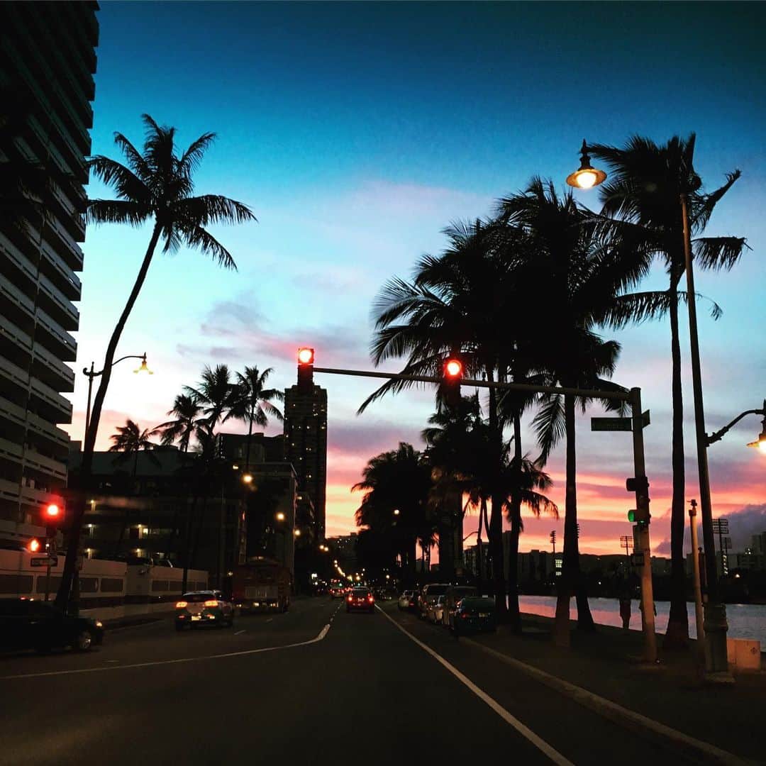 工藤まやさんのインスタグラム写真 - (工藤まやInstagram)「Alawai Sunset🎶 #hawaii#sunset」5月27日 14時17分 - mayahawaii325