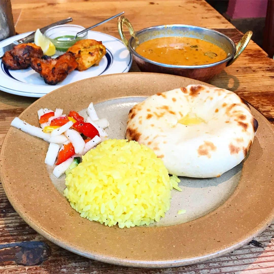 畑中葉子さんのインスタグラム写真 - (畑中葉子Instagram)「豆とオクラのカレー&チーズクルチャ&タンドリーチキン😍💕 グルガオン ・ ・ 昨日からチーズクルチャが食べたくて初・グルガオン✨ なのに、半分しか食べられなかった😭 夏じゃないのに夏バテか🤣 ・ ・ #グルガオン #インドカレー  #南インドカレー #スパイスカレー #カレー #カレーライス #銀座 #毎日カレーが食べたい #yhcurry」5月27日 14時25分 - hatanaka_yoko