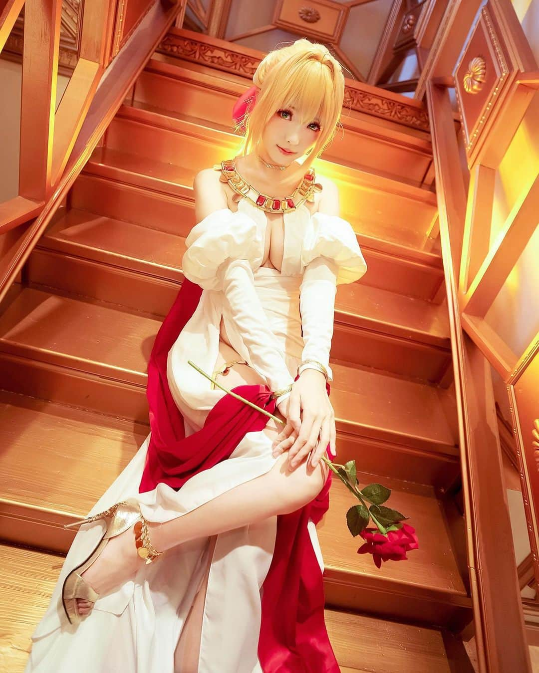 Elyさんのインスタグラム写真 - (ElyInstagram)「Rose for you 🌹 Fate/Grand Order-Nero  #elycosplay #cosplay #fgo #fatecosplay #nero #neroclaudiuscosplay #fategrandorder」5月27日 14時34分 - eeelyeee