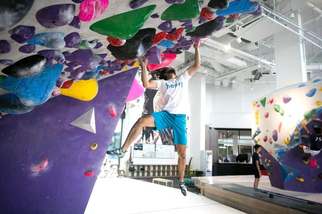 ハキム・カスバンのインスタグラム：「Long time no compete in finals = no nice photos Thank you @berizified  @heavy.japan . #climbing #bouldering #indoorclimbing #climbinggym #sportclimbing #liveclimbrepeat #fortheclimb #climbinglife #climbing_is_my_passion #training #sports #athlete #singapore #climbing_worldwide #sgclimbers #passion #sgfitness #climbing_pictures_of_instagram #クライミング」