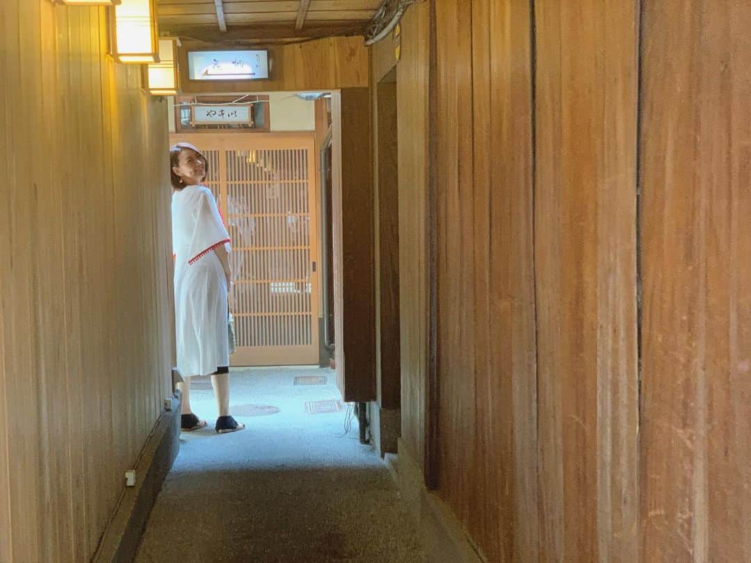 中村愛さんのインスタグラム写真 - (中村愛Instagram)「🏞♡ ・ ・ ・ 昨日は #京都 で営業させてもらってました‼️🌟 なので今日のお昼はみかんちゃんとランチ🍊 初の #川床ランチ #柳川 たった2時間だったけど、幸せだった〜(^^) 今また次の現場に向かってます❣️」5月27日 14時41分 - nakamuramura_ai