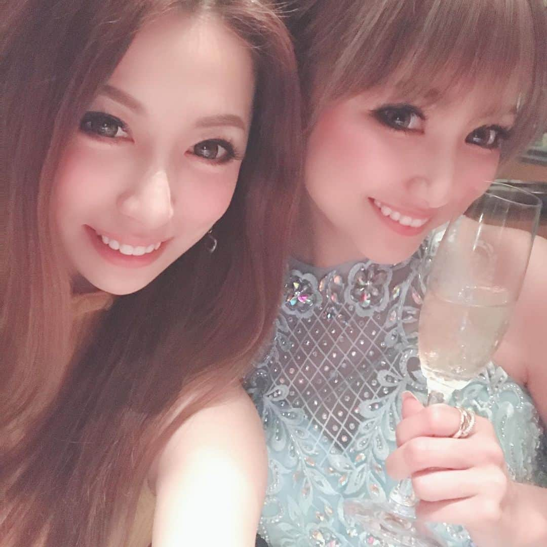 美沙さんのインスタグラム写真 - (美沙Instagram)「2019.05.23.24.25 SUMIRE birthday✨ . 沢山写真あってどれ載せていいかわからんww 今年も一緒にお祝いできてよかった💓 最終日はきつすぎて飲んでも飲んでも酔わんやった笑 . 頑張り屋さんでナイーブなすみれちゃん🥺 すみれの幸せを近くで1番願ってる。 . すみれが終わったらやっと私って気がするな。 体調整えて頑張ろー！ . 多すぎてタグ付けめんどいw . #GRACE #グレイス #中洲 #すみれ #桜木純恋 #birthday #篠原美沙 #キャバ嬢 #シャンパンタワー #soumei #ソウメイ #ソウメイガール」5月27日 14時47分 - misa0623r