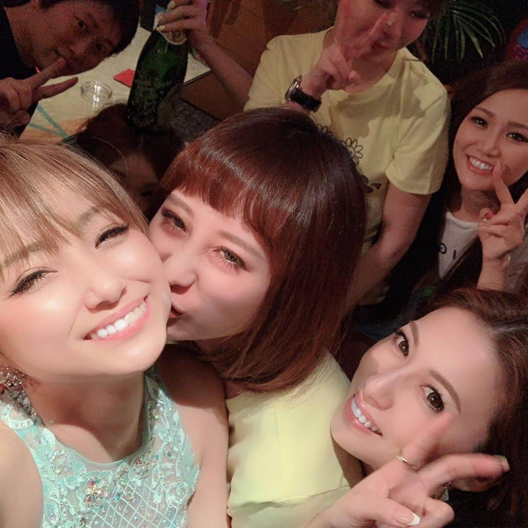 美沙さんのインスタグラム写真 - (美沙Instagram)「2019.05.23.24.25 SUMIRE birthday✨ . 沢山写真あってどれ載せていいかわからんww 今年も一緒にお祝いできてよかった💓 最終日はきつすぎて飲んでも飲んでも酔わんやった笑 . 頑張り屋さんでナイーブなすみれちゃん🥺 すみれの幸せを近くで1番願ってる。 . すみれが終わったらやっと私って気がするな。 体調整えて頑張ろー！ . 多すぎてタグ付けめんどいw . #GRACE #グレイス #中洲 #すみれ #桜木純恋 #birthday #篠原美沙 #キャバ嬢 #シャンパンタワー #soumei #ソウメイ #ソウメイガール」5月27日 14時47分 - misa0623r