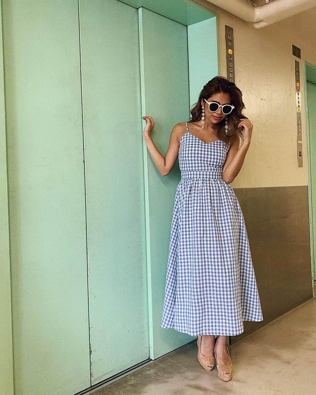 Airi Shibuyaのインスタグラム：「これから入荷のワンピース❤︎ . . バックstyleがかわいいの🎀 . 夏はこういう女の子らしい ワンピースが着たくなる☺️🌻💕 . #duras#ootd#fashion#outfit#デュラス#ワンピース#夏」