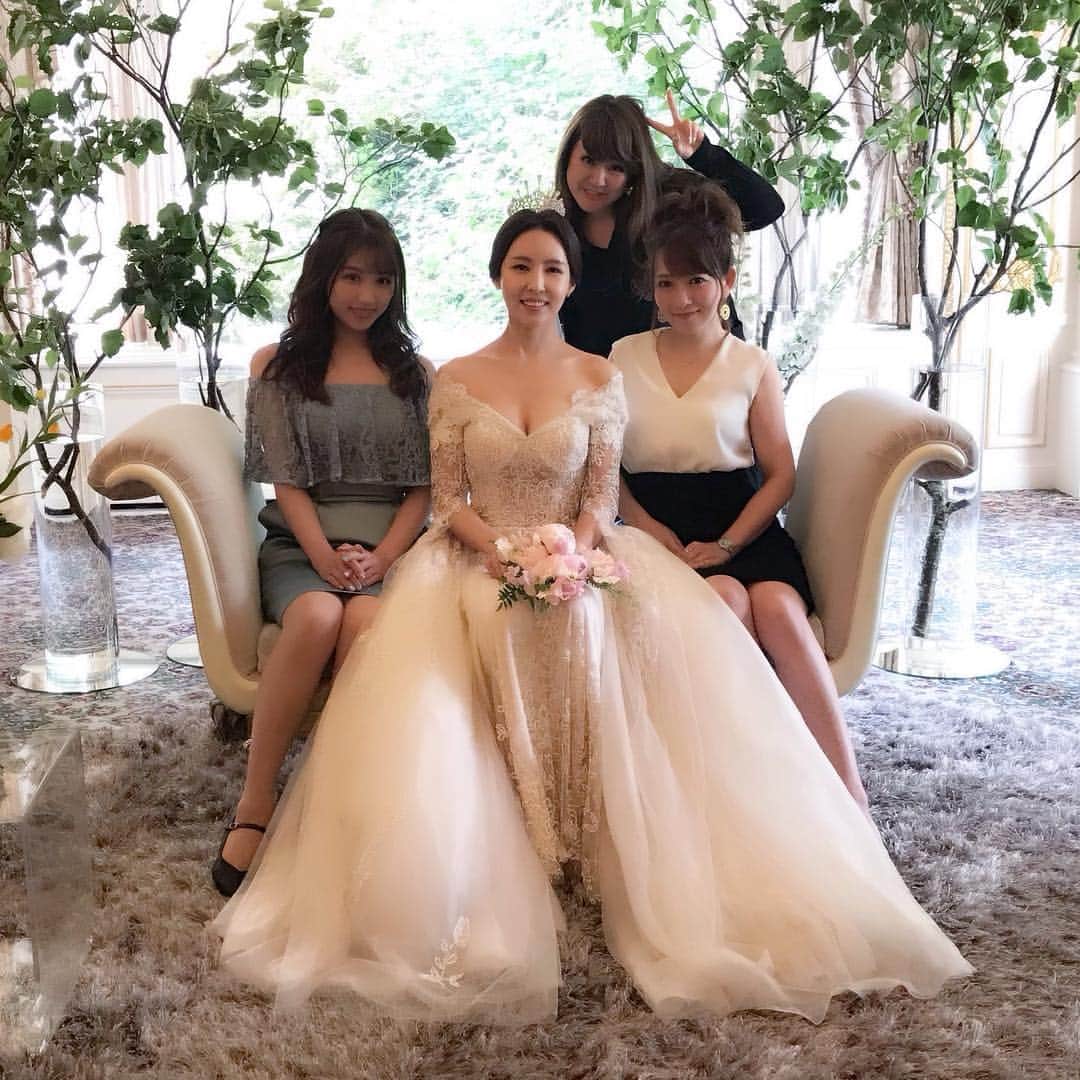 のインスタグラム：「韓国の結婚式へ♡美しすぎて♡感動した😭 #韓国 #結婚式 #涙」