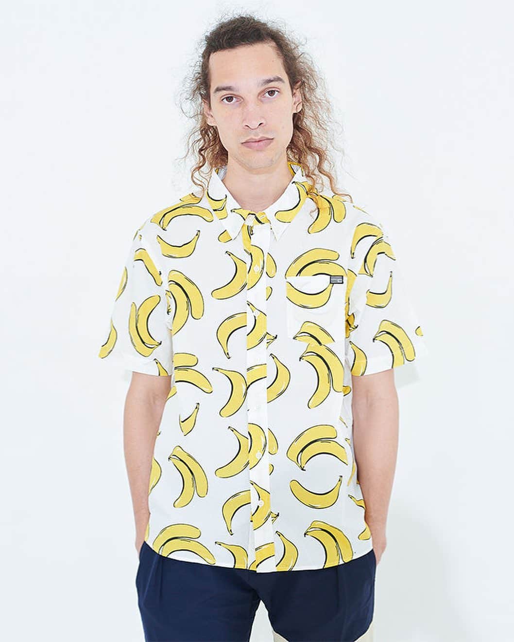 hiroecdさんのインスタグラム写真 - (hiroecdInstagram)「バナナシャツも発売目前！ この写真の日、楽しかったなー ・ ・ ・ #Repost @waiiha0404 with @get_repost ・・・ えみちゃんとバナナシャツコーデ👱🏽‍♀️👱🏾‍♀️🍌❤️ 先日@joint_harajuku さんにて、 1日限定すなっく リエミ にて愛用していました バナナシャツは、 @flashxpacker  さんの6月発売予定の商品になります‼️ このシャツ激かわです🤟🏾 無理を聞いて頂き、本当にありがとうございました😃🙏🏾✨ #大好評のバナナシャツ  #フラッシュパッカー  #flashxpacker  #バナナシャツ  #メンズアパレル  #surfing  #サーフィン  #スナックリエミ  #原宿  #jointharajuku  #ジョイント原宿  #harajuku  #バー  #ber #フラッシュパッカー  #バナナ柄  #バナナシャツ  #半袖シャツ」5月27日 15時14分 - flash_packer_hiroki_ishida