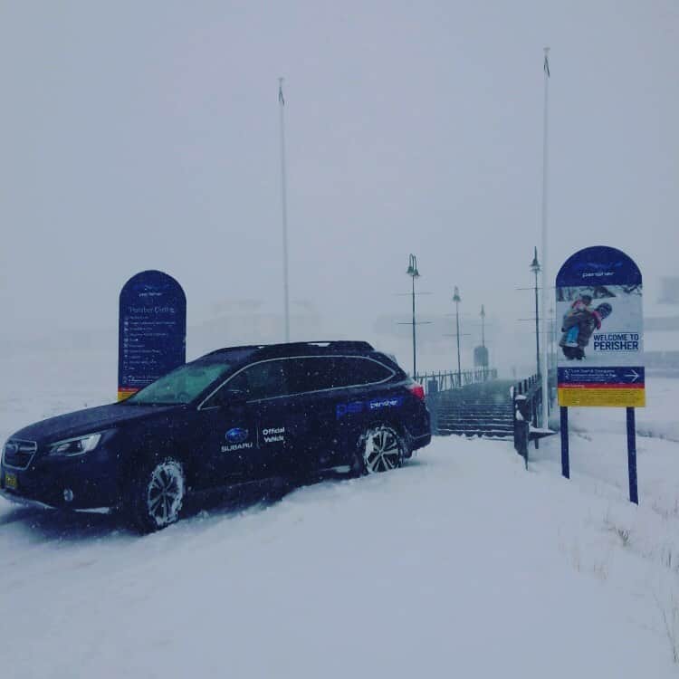 Subaru Australiaさんのインスタグラム写真 - (Subaru AustraliaInstagram)「Baby, it’s cold outside 🥶 Check out the snow today @perisher_resort ❄️⛄️ Perisher’s ski season kicks off on 8th June, see you there⛷ #subaruoutback  #perisher」5月27日 15時19分 - subaruaustralia