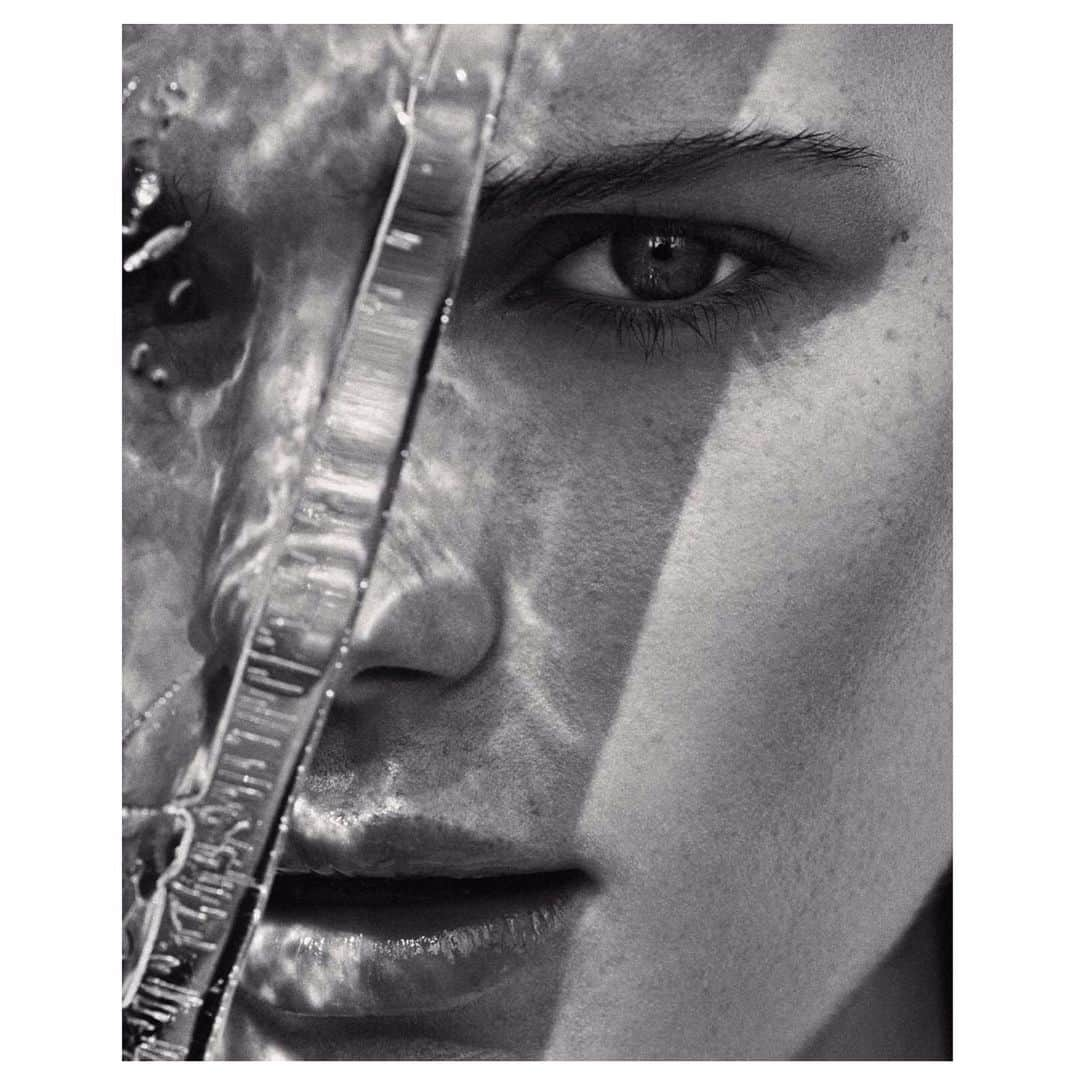 NINA PARKさんのインスタグラム写真 - (NINA PARKInstagram)「I can see U.. @tessarosejones in new beauté B/W _______________________________________________ #Photographer @floriansommet || #CreativeDirector & #Styling @janasommet || #MakeUp by Me @ninaparkbeaute for @ballsaal_artist_management used #Products @sisleyparisgermany ________________________________________________ #Beauty #Shooting #bw #cosmetics #summer #hair #style #art #celeb #flawless #instatravel #연예인 #뷰티 #메이크업 #헤어스타일 #피부 #有名人 #写真 #作り話を #髪型 #皮膚」5月27日 15時19分 - ninaparkbeaute