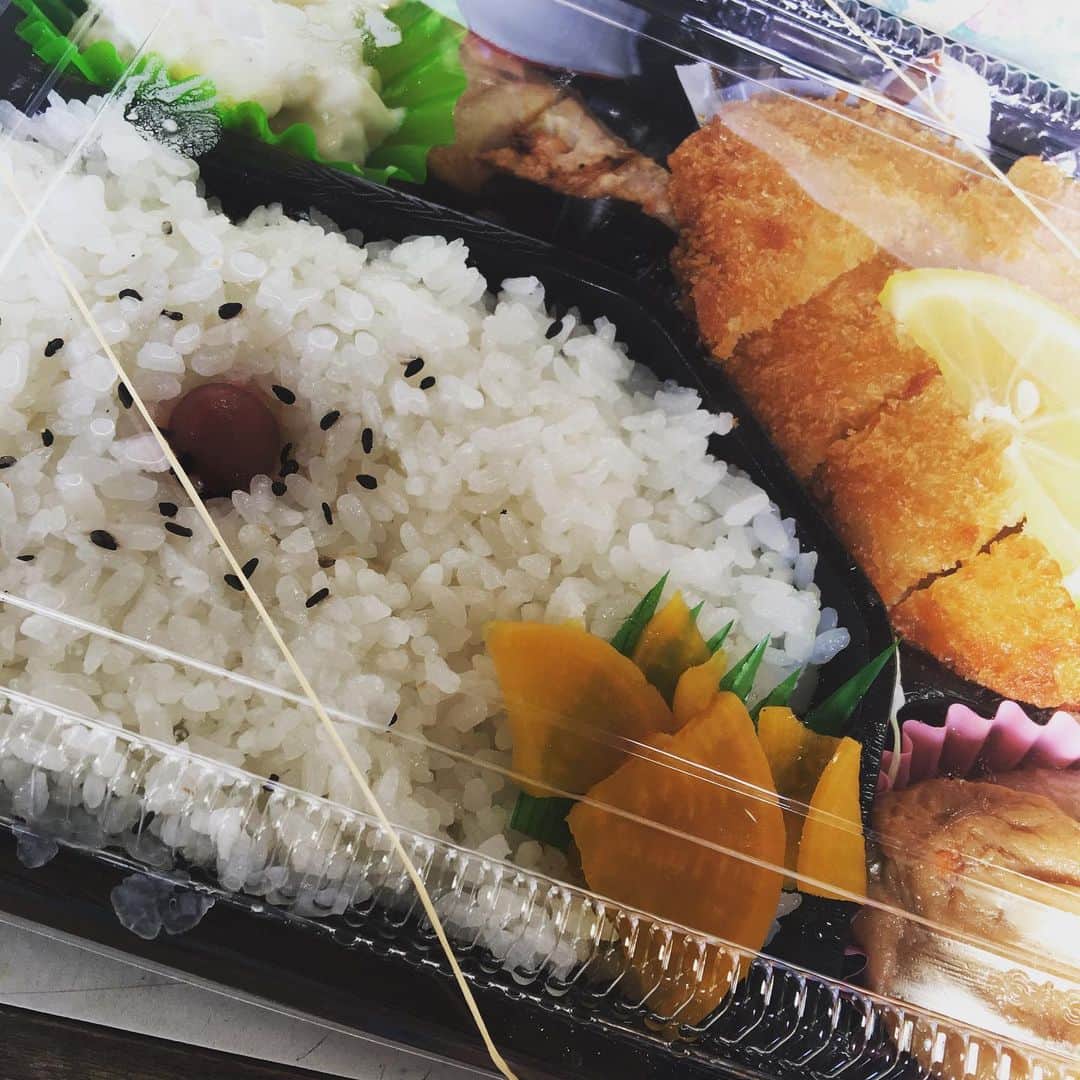 塚田詩織のインスタグラム：「#現場ごはん」