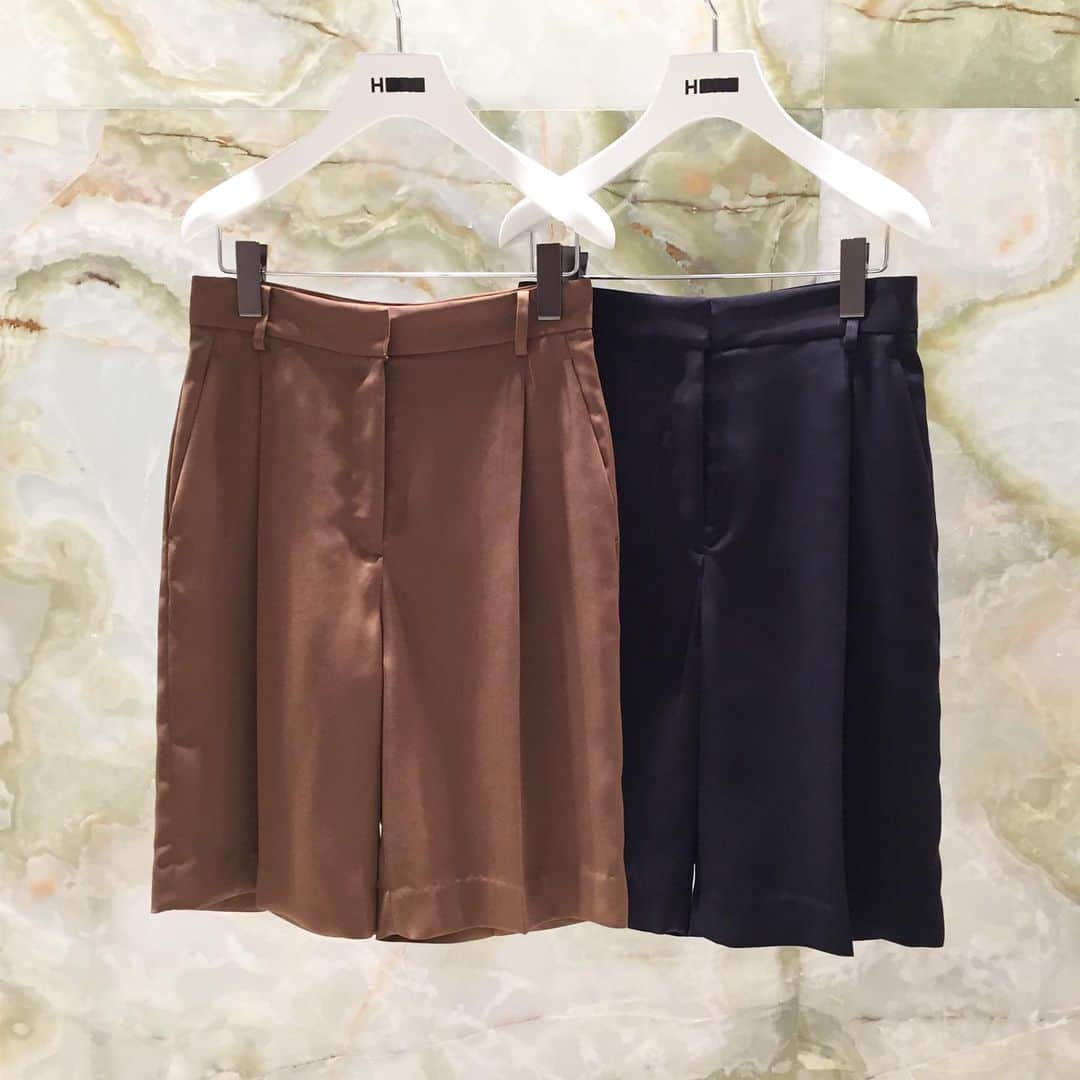 のインスタグラム：「＜H BEAUTY&YOUTH＞ satin tuck shorts ¥16,000-(+tax)  #H_beautyandyouth @h_beautyandyouth  #BEAUTYANDYOUTH #Unitedarrows」