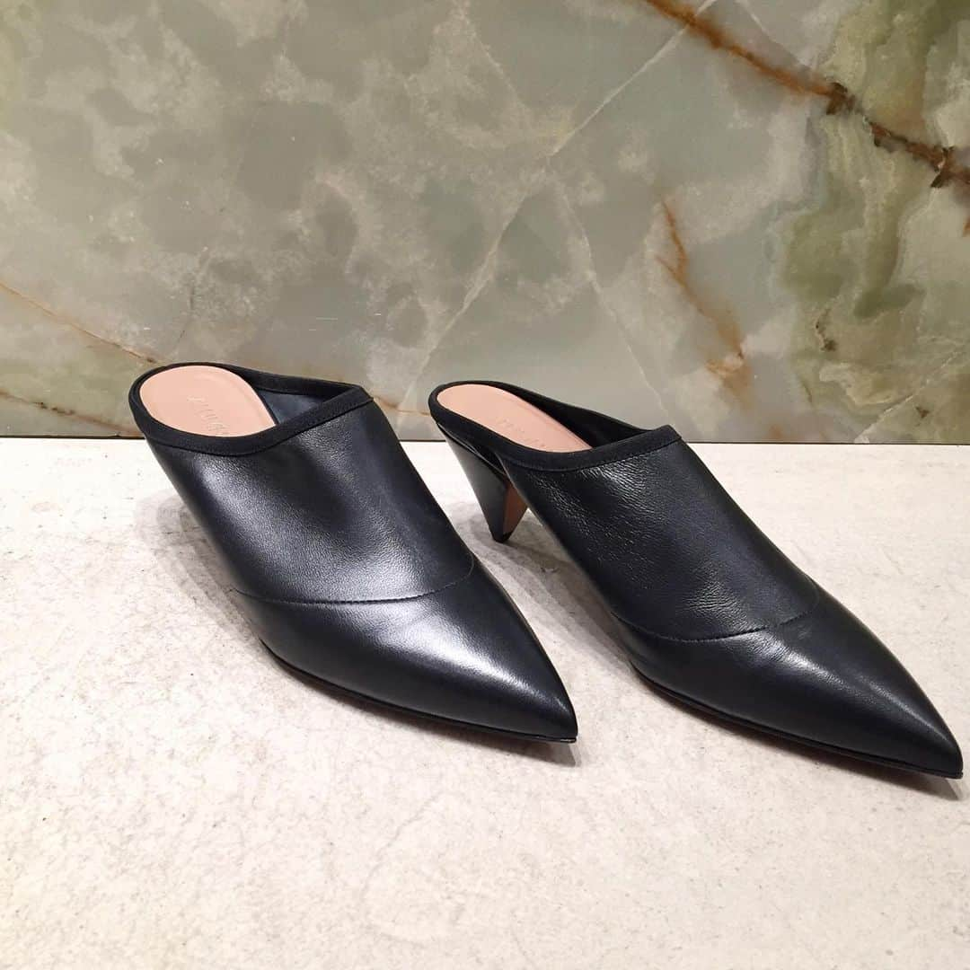 H BEAUTY&YOUTHさんのインスタグラム写真 - (H BEAUTY&YOUTHInstagram)「＜ALUMNAE＞ pointed heel for women ¥73,000-(+tax)  #H_beautyandyouth @h_beautyandyouth  #BEAUTYANDYOUTH #Unitedarrows #alumnae」5月27日 15時31分 - h_beautyandyouth