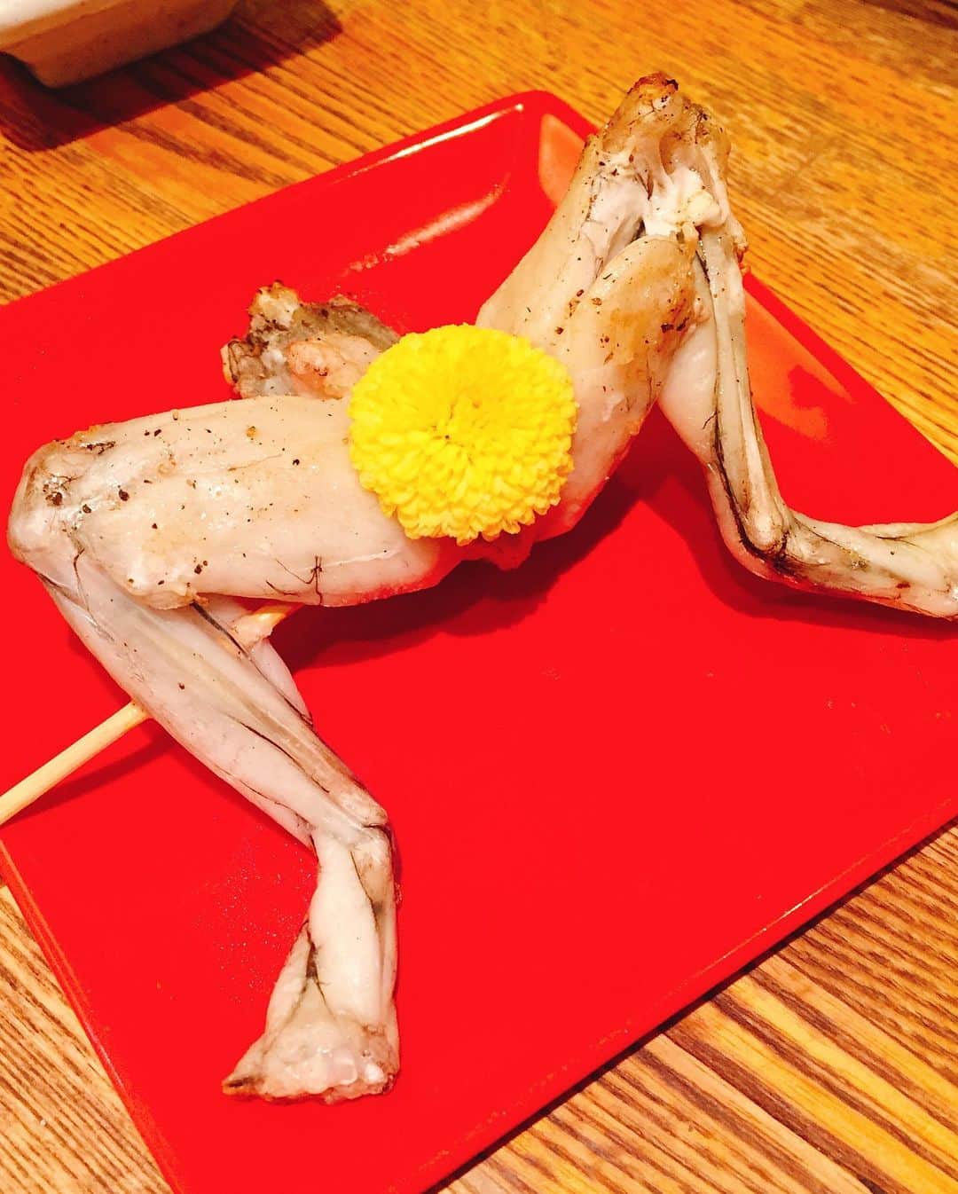 岩村菜々美さんのインスタグラム写真 - (岩村菜々美Instagram)「いやらしい写真が載ってるので、嫌いな人はスワイプしないようにしてください。 #あきな #ぐりどっちん #頻度高め 推しの #ライブ観戦 #渋谷 #カエルの姿焼き #焼き方のクセが強い」5月27日 15時36分 - nanami1120