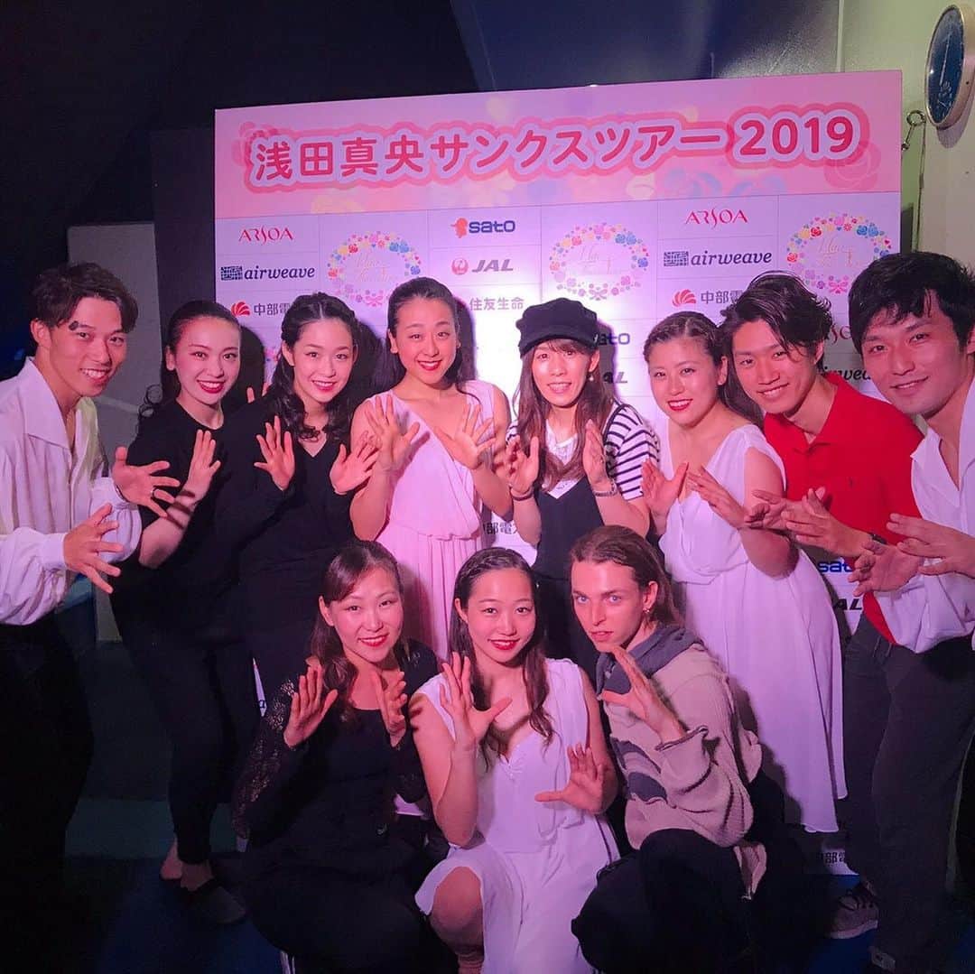 無良崇人さんのインスタグラム写真 - (無良崇人Instagram)「サンクスツアー東京江戸川公演無事終了しました！！東京という土地柄沢山の友人の方々に観に来ていただけて、より一層身の引き締まる思いでした。 そして今回公演中にマラルの誕生日でみんなでお祝い！おめでとう🎉  #浅田真央サンクスツアー  #iceshow #figureskate #江戸川スポーツランド #かけがえのない仲間 #かけがえのない時間 #感謝  #dazzle  #霊長類最強#吉田沙保里さん #三田友梨佳さん#西岡孝洋さん #宇野昌磨 #いい刺激いただきました  #次は #沖縄 #めんそーれ」5月27日 15時42分 - takahitobh5d