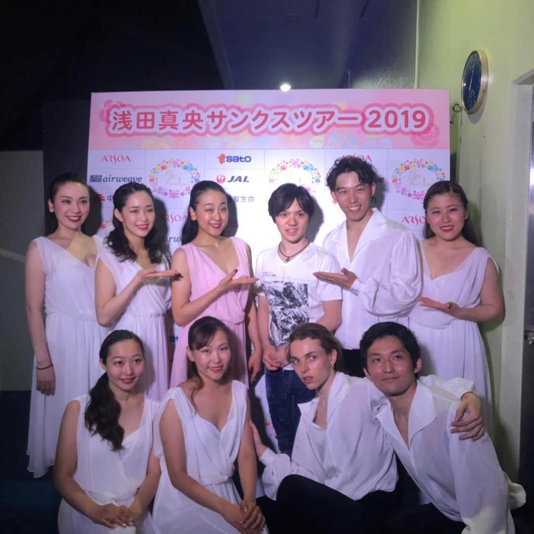 無良崇人さんのインスタグラム写真 - (無良崇人Instagram)「サンクスツアー東京江戸川公演無事終了しました！！東京という土地柄沢山の友人の方々に観に来ていただけて、より一層身の引き締まる思いでした。 そして今回公演中にマラルの誕生日でみんなでお祝い！おめでとう🎉  #浅田真央サンクスツアー  #iceshow #figureskate #江戸川スポーツランド #かけがえのない仲間 #かけがえのない時間 #感謝  #dazzle  #霊長類最強#吉田沙保里さん #三田友梨佳さん#西岡孝洋さん #宇野昌磨 #いい刺激いただきました  #次は #沖縄 #めんそーれ」5月27日 15時42分 - takahitobh5d