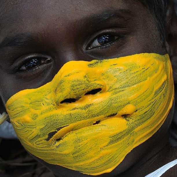のインスタグラム：「National Reconciliation Week is a time for all Australians to learn about our shared histories, and work towards reconciliation in Australia. You can read our Reconciliation Action Plan via link in bio 👆 #NRW2019  Image: "Stories of Yolngu" by Wayne Quilliam」