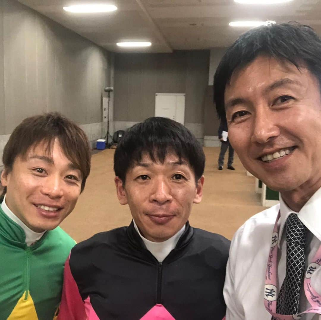 池添謙一さんのインスタグラム写真 - (池添謙一Instagram)「ダービーに始まりダービーに終わる。 来年も。。 同期3人で日本ダービー🏇最高🏇  #日本ダービー #福原アナ」5月27日 16時04分 - kenchan.0723