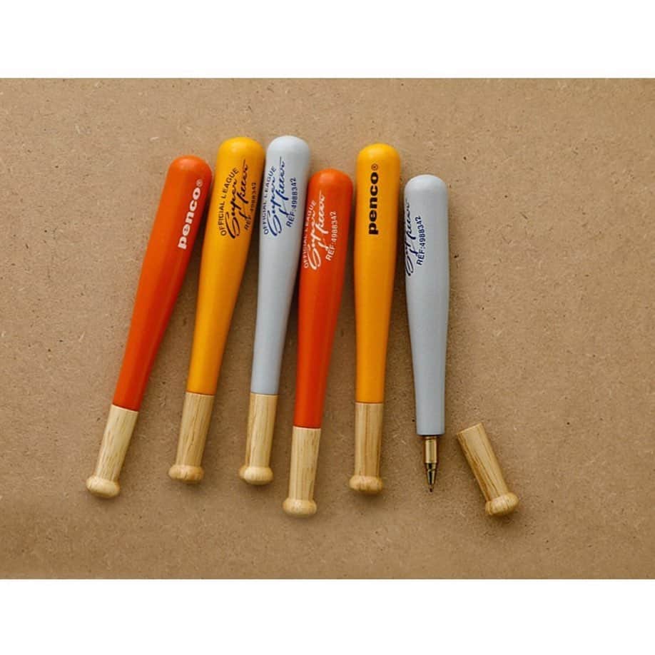 HIGHTIDE/ハイタイドさんのインスタグラム写真 - (HIGHTIDE/ハイタイドInstagram)「penco @penco_jpn より、野球のバットのフォルムをしたバットペンが新発売！ . 全体に塗装を施した木製で、本物のバットが小さくなったような佇まい。ペン先は0.8mm、油性の黒インクでデイリーに使えるボールペンです。 . 野球好きなあの人へのプレゼントや、筆箱に1本忍ばせておきたいユニークなアイテムです。 . #Repost @penco_jpn with @get_repost ・・・ penco®︎ Baseball bat pen @penco_jpn @hightide_japan  #penco #hightide #baseball #ペンコ  #ハイタイド  #bat  #野球 #野球好き  #ボールペン #ballpointpen  #文房具  #文房具好き  #stationary #stationaryaddict」5月27日 16時15分 - hightide_japan