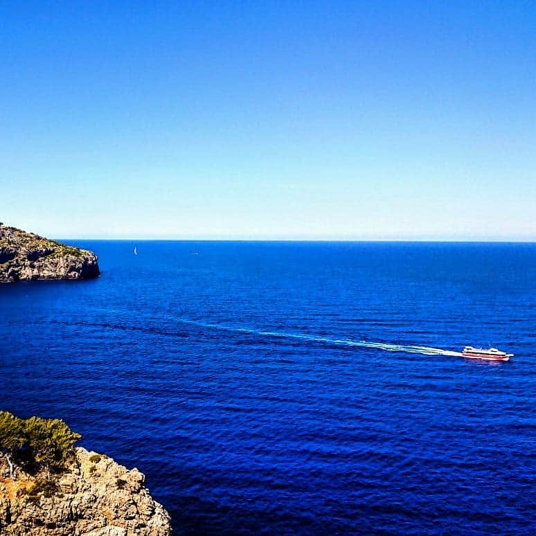 中野信治さんのインスタグラム写真 - (中野信治Instagram)「マヨルカ島☀️ 綺麗な風景と穏やかな時間が好き。#スペイン #マヨルカ島  #風景 #夕陽 #地中海 #リシャールミル #フォーナインズ #ライフスタイル」5月27日 16時11分 - shinjinakano