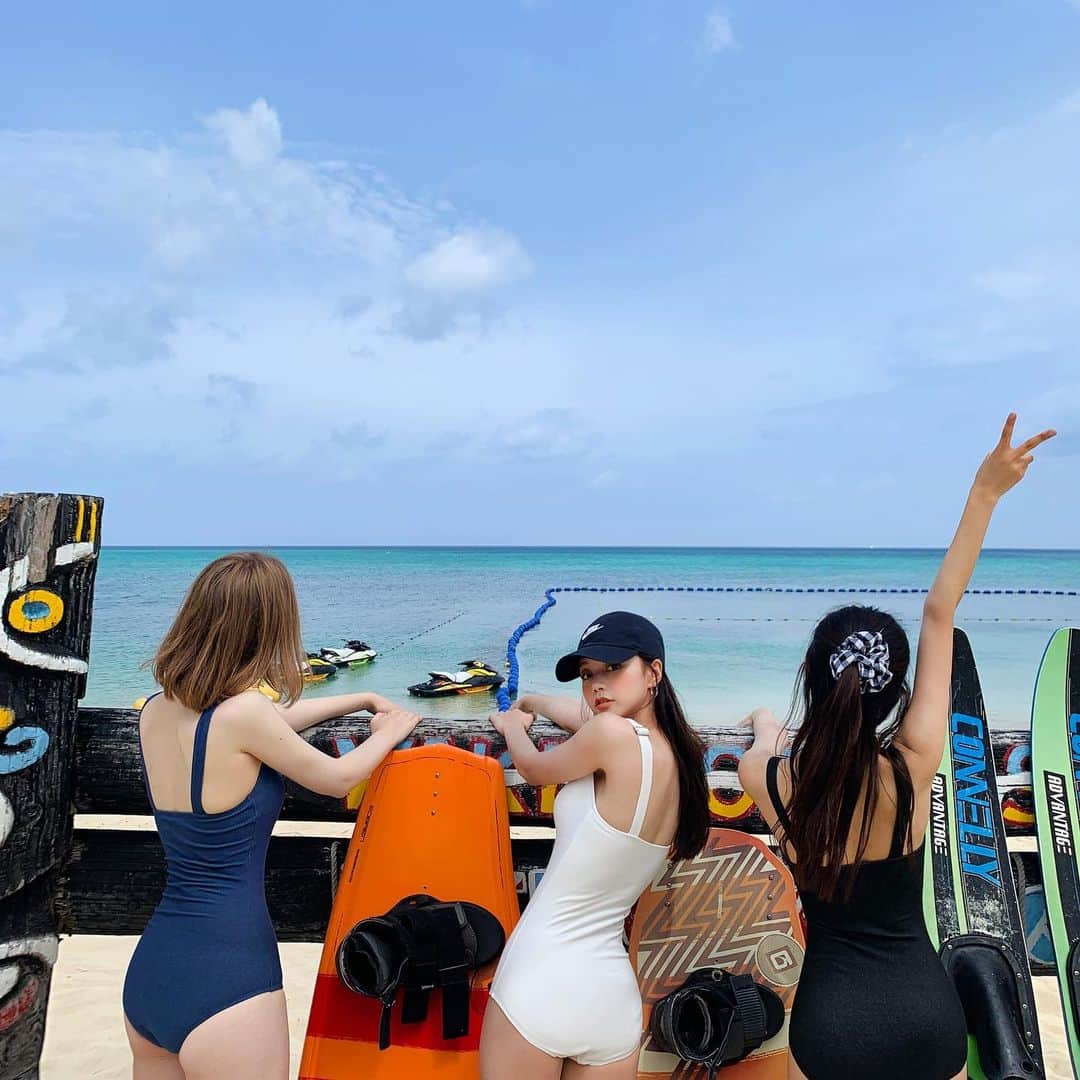 Chuuさんのインスタグラム写真 - (ChuuInstagram)「Crush on Okinawa 💕#chuuseoul🌴🌴 #Okinawa」5月27日 16時19分 - chuu_official