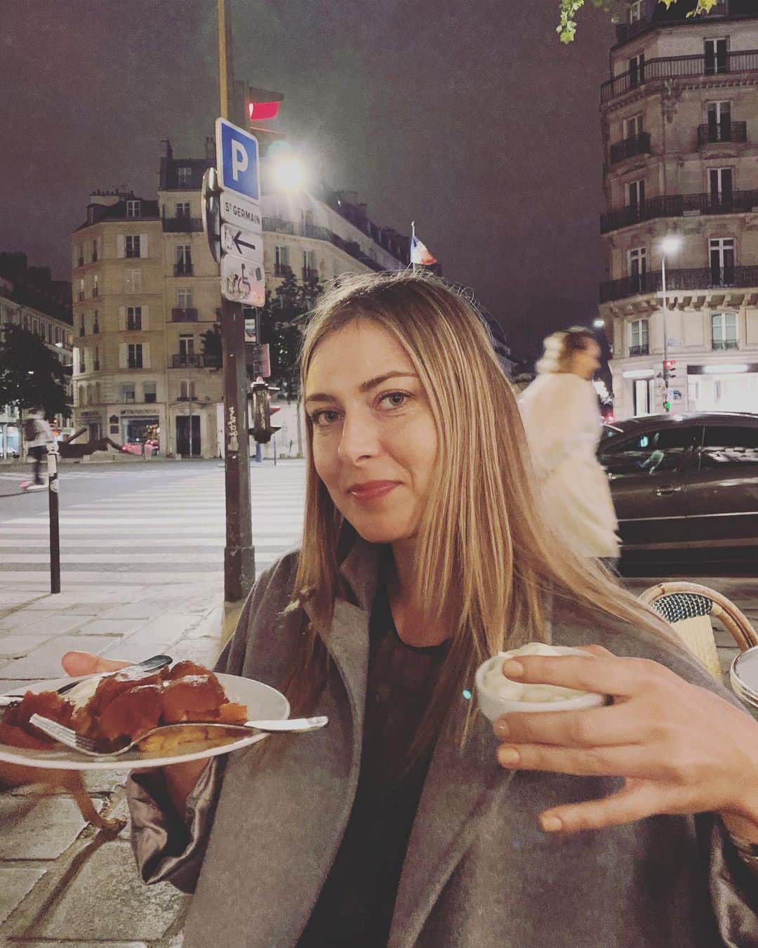 マリア・シャラポワのインスタグラム：「I guess a Tarte Tatin is as far as my French Open will go this year 😬🥧」