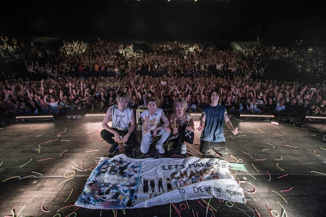 ONE OK ROCKさんのインスタグラム写真 - (ONE OK ROCKInstagram)「Paris!! #ONEOKROCK #eyeofthestorm  photo by @jamiecarterfilms」5月27日 16時45分 - oneokrockofficial