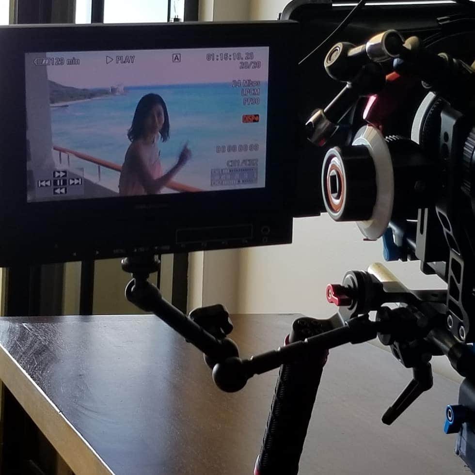 瀬川慶のインスタグラム：「Filming for in flight movie!  #hawaii #aloha #waikikibeach #royalhawaiianhotel #pinkpalace #oceanfront #filming #hawaiianairlines #madeinhawaiitv #angelsbytheseahawaii #alishagemstonejewelry #ハワイ #アロハ #ワイキキビーチ #ロイヤルハワイアンホテル #撮影 #エンジェルズバイザシー #アリーシャジェムストーンジュエリー #ハワイアン航空 #機内番組　#瀬川慶」