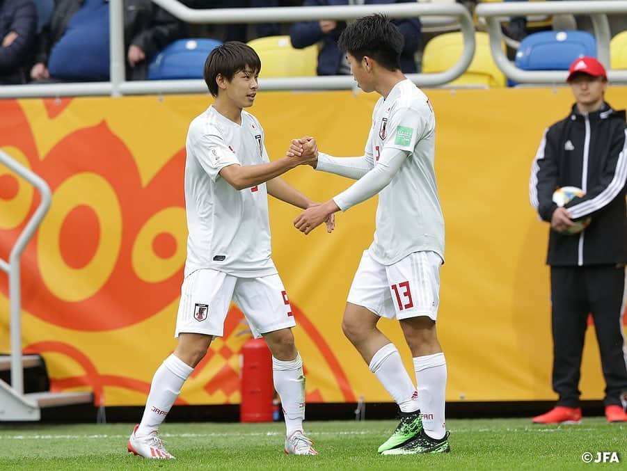 日本サッカー協会さんのインスタグラム写真 - (日本サッカー協会Instagram)「📸Match Photos② U-20日本代表は5月26日(日)、FIFA U-20ワールドカップポーランド2019の第2戦でU-20メキシコ代表と対戦しました。前半に宮代大聖選手が先制点を奪うと、後半には田川亨介選手と宮代選手が追加点を決め、3−0で今大会初勝利を収めました。 ・ 第3戦は29日(水)、中2日で日本は勝点6でグループBの首位に立つイタリアと対戦します。 ・ GK 1 #若原智哉 DF 3 #小林友希 DF 4 #瀬古歩夢 DF 5 #菅原由勢 DF 15 #鈴木冬一 MF 8 #藤本寛也　→81' MF 7 #伊藤洋輝 MF 9 #斉藤光毅　→76' FW 20 #中村敬斗 MF 10 #齊藤未月 (C) MF 16 #山田康太 FW 11 #田川亨介 FW 13 #宮代大聖　→87' FW #原大智 ・ 監督 #影山雅永 ・ 🏆FIFA U-20ワールドカップポーランド 📅グループステージ 5/24 1-1 vsエクアドル🇪🇨 5/26 3-0 vsメキシコ🇲🇽 5/30 01:00 vsイタリア🇮🇹 ・ #daihyo #jfa #u20wc」5月27日 17時09分 - japanfootballassociation