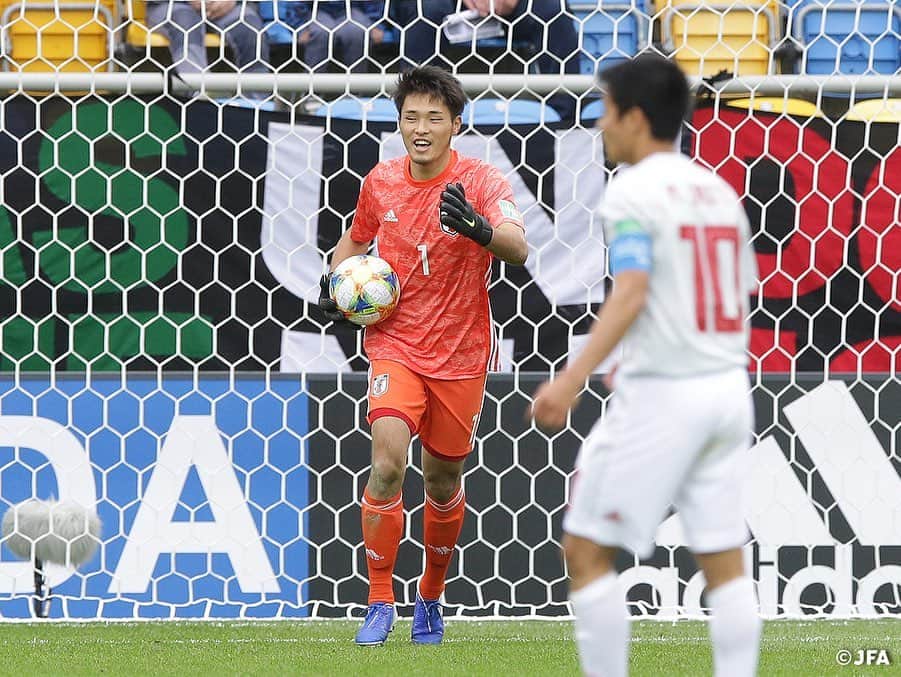 日本サッカー協会さんのインスタグラム写真 - (日本サッカー協会Instagram)「📸Match Photos① U-20日本代表は5月26日(日)、FIFA U-20ワールドカップポーランド2019の第2戦でU-20メキシコ代表と対戦しました。前半に宮代大聖選手が先制点を奪うと、後半には田川亨介選手と宮代選手が追加点を決め、3−0で今大会初勝利を収めました。 ・ 第3戦は29日(水)、中2日で日本は勝点6でグループBの首位に立つイタリアと対戦します。 ・ GK 1 #若原智哉 DF 3 #小林友希 DF 4 #瀬古歩夢 DF 5 #菅原由勢 DF 15 #鈴木冬一 MF 8 #藤本寛也　→81' MF 7 #伊藤洋輝 MF 9 #斉藤光毅　→76' FW 20 #中村敬斗 MF 10 #齊藤未月 (C) MF 16 #山田康太 FW 11 #田川亨介 FW 13 #宮代大聖　→87' FW #原大智 ・ 監督 #影山雅永 ・ 🏆FIFA U-20ワールドカップポーランド 📅グループステージ 5/24 1-1 vsエクアドル🇪🇨 5/26 3-0 vsメキシコ🇲🇽 5/30 01:00 vsイタリア🇮🇹 ・ #daihyo #jfa #u20wc」5月27日 17時06分 - japanfootballassociation