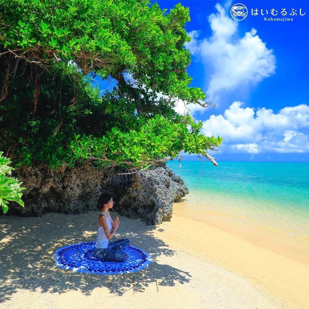 HAIMURUBUSHI はいむるぶしさんのインスタグラム写真 - (HAIMURUBUSHI はいむるぶしInstagram)「お気に入りのビーチを見つけて、自然と向き合い、自分を見つめ直す。海風と波音が心に安らぎを与えてくれます。#沖縄 #八重山諸島 #小浜島 #ヨガ #瞑想 #砂浜 #ビーチ #はいむるぶし #japan #okinawa #yaeyamaislands #beach #yoga #resort #hotel #haimurubushi @minefuyu_yamashita」5月27日 17時10分 - haimurubushi_resorts