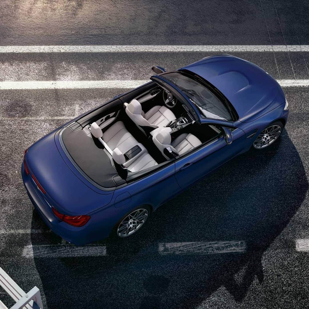 BMW Thailandさんのインスタグラム写真 - (BMW ThailandInstagram)「หากคุณคือผู้ที่หลงใหลในความเร็ว และความอิสระบนท้องถนน BMW M4 Convertible. คือรถคันนั้นอย่างแน่นอน รถสายพันธุ์แรงที่โดดเด่นเป็นสง่ากว่าใคร  BMW Individual colour Frozen Dark Blue II 🔵🔵 #BMW #BMWM #BMWTH #BMWM4 #MMonday」5月27日 17時14分 - bmwthailand