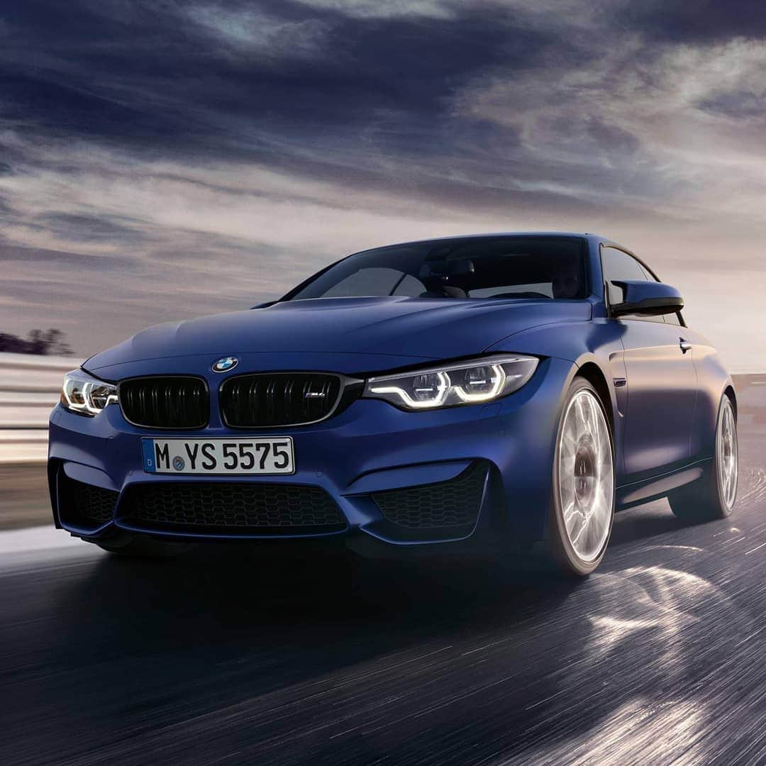 BMW Thailandさんのインスタグラム写真 - (BMW ThailandInstagram)「หากคุณคือผู้ที่หลงใหลในความเร็ว และความอิสระบนท้องถนน BMW M4 Convertible. คือรถคันนั้นอย่างแน่นอน รถสายพันธุ์แรงที่โดดเด่นเป็นสง่ากว่าใคร  BMW Individual colour Frozen Dark Blue II 🔵🔵 #BMW #BMWM #BMWTH #BMWM4 #MMonday」5月27日 17時14分 - bmwthailand