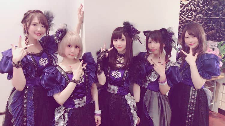 吉田有里のインスタグラム：「Adhara 1st Live ～SEIRIOS～ ご来場下さった皆様、ありがとうございました！！ 世界観たっぷりの楽曲と朗読劇で、 Adharaを 存分に感じていただけたのではないでしょうか…。 5人全員で支え合って、全力で駆け抜けました💫 一緒に盛り上がってくださってありがとうございました！！ これからもAdharaをよろしくお願いします！！ (あけて今日27日は桃萌のお誕生日🎂🎉！) (桃萌、お誕生日おめでとう！) (昨日は一緒に頑張ってくれてありがとう、お疲れ様！これからもよろしくね！) #温泉むすめ #Adhara #アダーラ #こんぴら桃萌 #田中美海 ちゃん #三上枝織 さん #新田ひより ちゃん #野口瑠璃子 ちゃん」