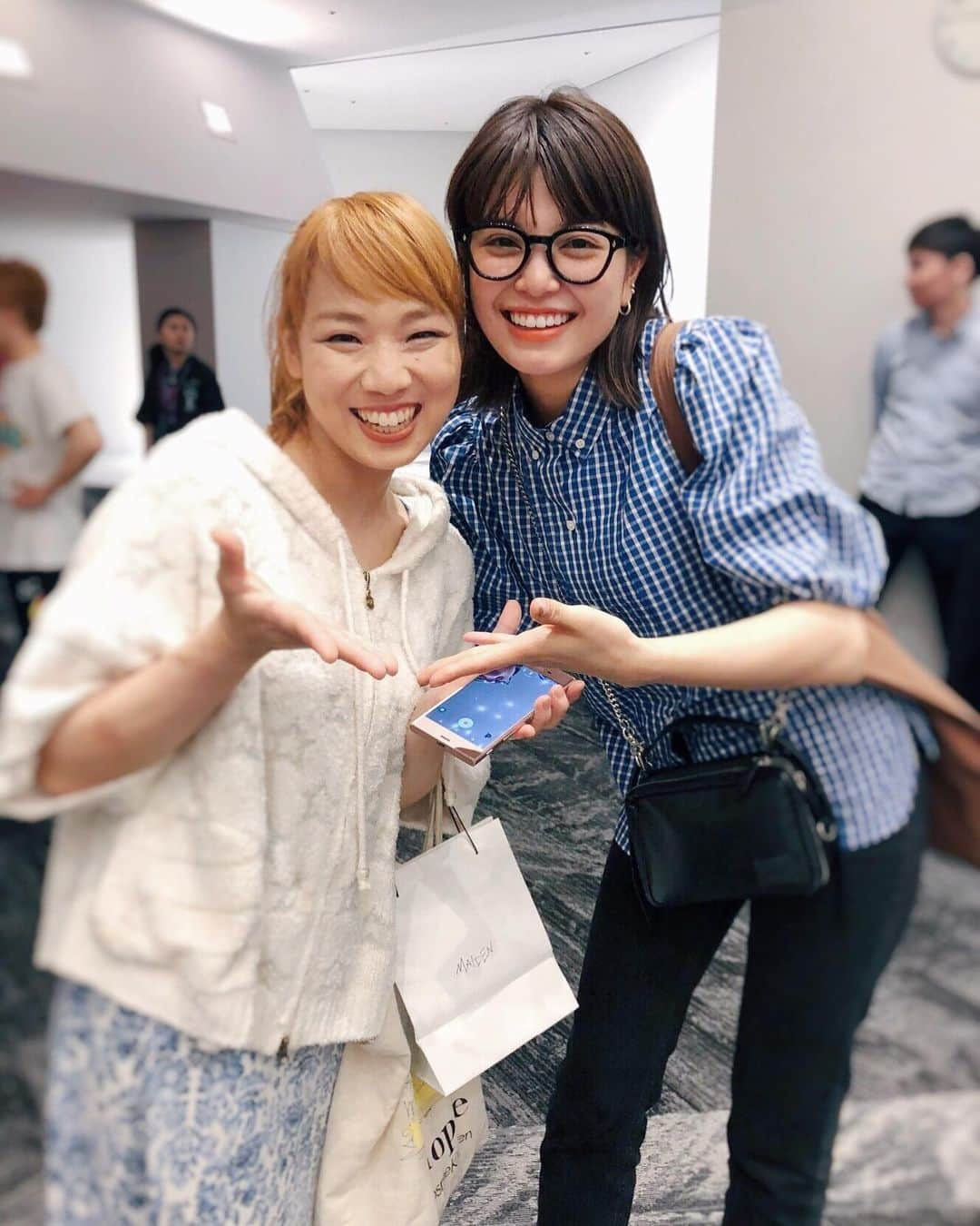 垣内彩未さんのインスタグラム写真 - (垣内彩未Instagram)「先日、 アニーの戦友・友香が出演する 篠崎光正先生演出の ミュージカル「ゴール」を 観に行ってきました🐎  私はこの作品が大好きで、 観劇するのは3度目くらい。 前回の観劇から早くも9年程経ったそうです。  子供の頃から 頑張り屋さんで優しい友香。  舞台の上で輝く友香を観て とても良い刺激となりました！✨ またすぐ 会おうねー♡ラブ！  #泣いて目が腫れている私 #ラストで絶対泣いちゃう」5月27日 17時25分 - kakiuchiayami