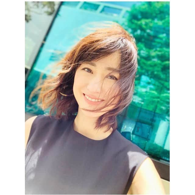 前田ゆかさんのインスタグラム写真 - (前田ゆかInstagram)「#空中庭園展望台 からスカイビルロケ！  #大阪 のロケバスにあった スベり知らずの魔法の薬？？？ #おもしろくなーる 見つけて大笑い😆🤣 #ロケ #osaka #shoting #梅田スカイビル #お土産に #類似品 #ヨクスベールもあるらしい😅」5月27日 17時35分 - maeyuka