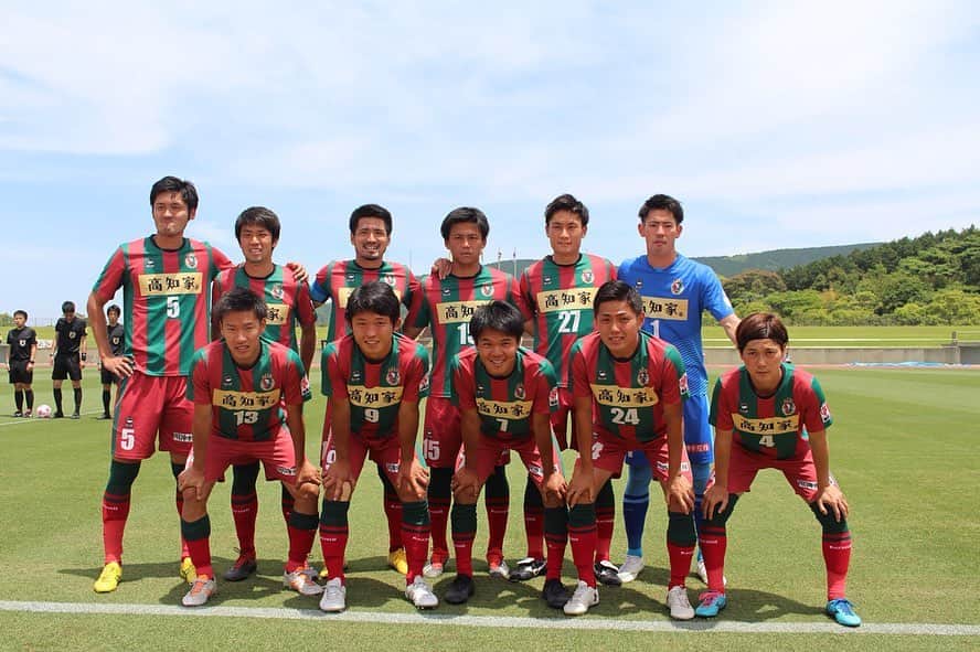 のインスタグラム：「. . 昨日、天皇杯一回戦 vs #MD長崎  アディショナルのゴールで1-0で勝ちました✨ 一発勝負のトーナメントで難しい展開の中、 相手の長崎の地で勝ち切れたのは大きい🤛🤜 . 7月3日(水) 天皇杯二回戦 19:00k/oトランス・コスモスタジアム  vs #vファーレン長崎 ⚽️ J2のvファーレンに挑戦します🤝 やるからには面白く、自分達の限界を超えた試合をしたい❗️ . . ‪そして、‬今週末 6月2日 四国リーグ第6節 ‬ ‪vs #KUFC南国 11:00 k/o 春野球技場‬ 開幕戦の1000人を超える動員数を目指してます‼️ ‪良ければ、一度ぜひ観に来てください！ . #高知ユナイテッドSC #高知 #高知家 #天皇杯 #長崎 まで移動10時間 #中華街 は小さめ #眼鏡橋 は肉眼より写真 #高知県 の週末に #スポーツ観戦 の文化を #グルメフェス をスタジアムでやりたい #サッカー観戦 と共に #松本食堂 だけに #カレーフェス」