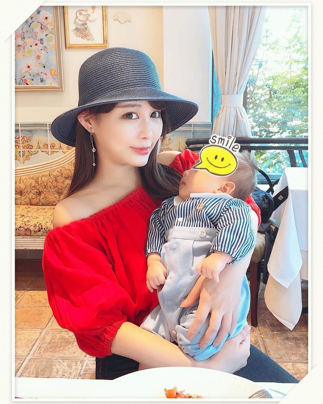 美馬怜子のインスタグラム：「今日5月27日 35歳になりました😊🎂 たしか昨年の誕生日に、35歳までに結婚して子供産みたいって言っていたなぁ。。 あのときは、そんなことを思いながらローソクの火を🕯吹き消しました😌💕 そうしたら、叶いました！ . なので、今年は一気に家族が増えて3人で迎える初めての誕生日です❤️ 母になって初めての誕生日に、改めて実の母のありがたみを感じます✨ ママ、ありがとう😊💕 来年は、もっともっと賑やかな美馬家になっていることでしょう！  今日のバースデー会場は、渋谷のアンジェパティオさん⭐️ お料理も美味しくて、おもてなしも最高✨幸せな35歳のスタートをきれました❤️ . . 私の誕生日ということは、お母さんが頑張ってくれた証の日。 ここまで大きくしてくれて、本当にありがとうございます☺️💗💕」