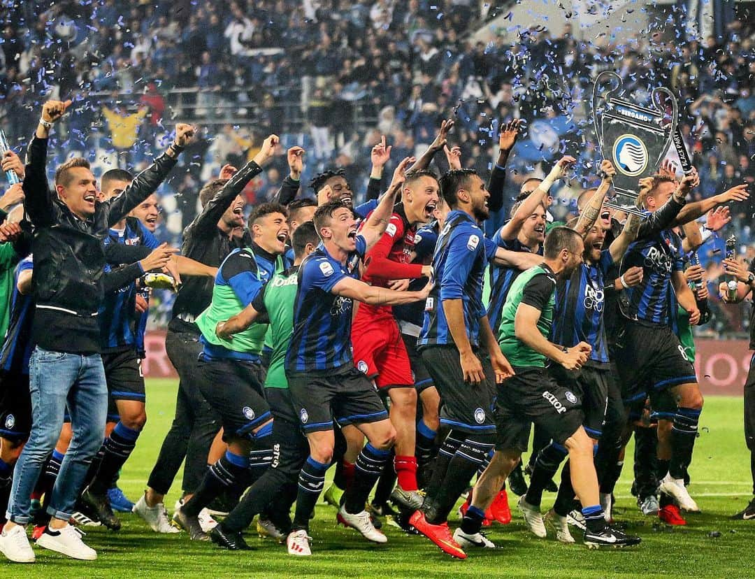 アタランタBCさんのインスタグラム写真 - (アタランタBCInstagram)「Atalantini, è tutto vero... siamo in #ChampionsLeague!! ⭐️🤩 ~ #Atalanta3uropa #GoAtalantaGo ⚫️🔵 #MondayMotivation #SerieATIM #UCL」5月27日 17時43分 - atalantabc