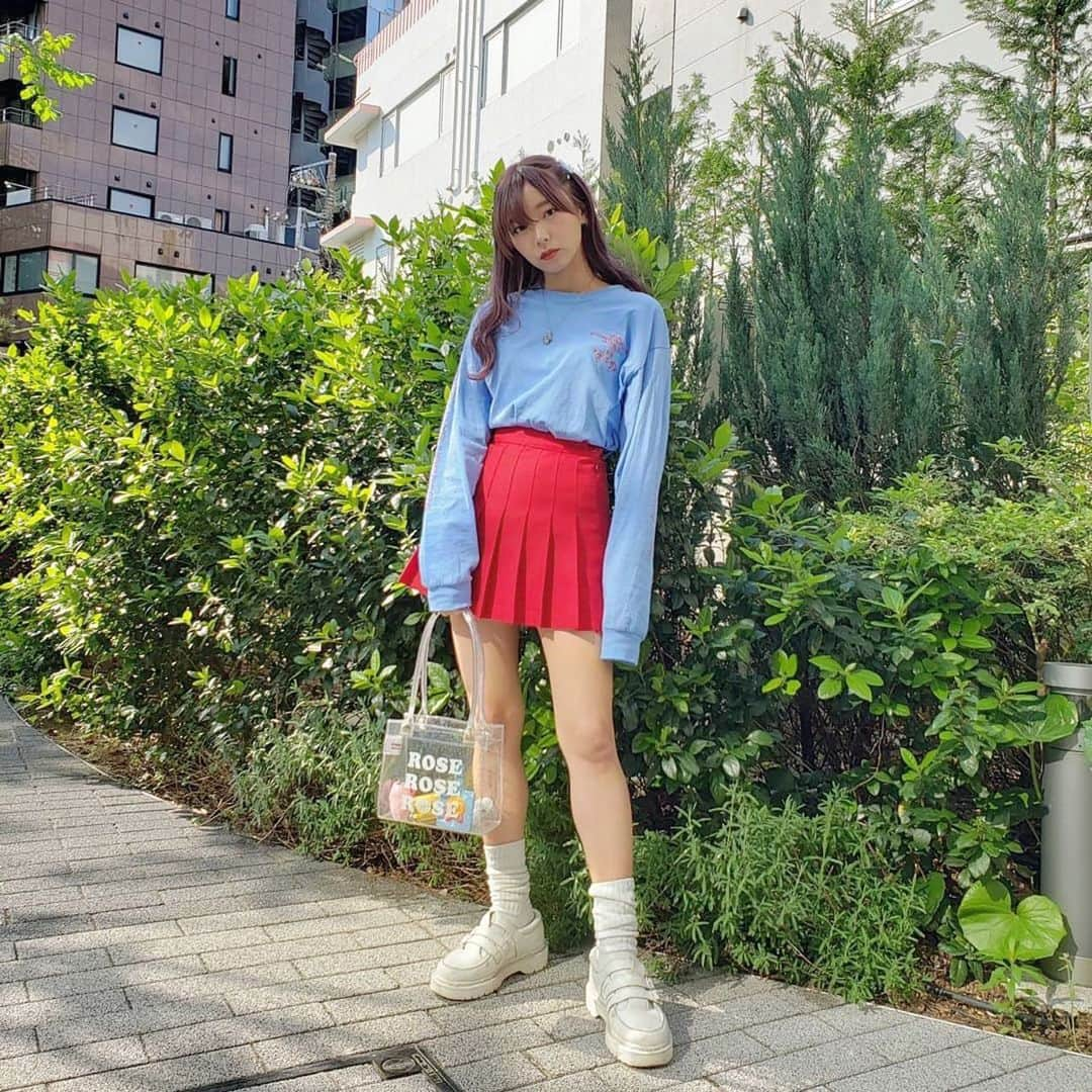 Aymmy in the batty girlsさんのインスタグラム写真 - (Aymmy in the batty girlsInstagram)「Thank you for wearing!﻿﻿﻿﻿💓﻿﻿﻿﻿ @mam_11_11 ﻿﻿﻿ ◽︎ THE POWERPUFF GIRLS×AYMMY L/S Tシャツ﻿﻿ ¥8,640 (tax in) , BLUE﻿ ﻿ ◽︎ ROSE クリアラメPVCバッグ﻿﻿﻿ ¥7,560 (tax in)﻿﻿﻿﻿ , WHITE﻿ ﻿ 【販売先】﻿﻿﻿ ・﻿ONLINE STORE﻿﻿﻿ ・Amazon﻿﻿﻿ ﻿﻿﻿ #aymmy #aymmyinthebattygirls﻿﻿﻿﻿﻿ #エイミー #原宿 #harajuku #Tシャツ #ロンT #pvc #ラメバッグ #バッグ  #coordinate」5月27日 17時37分 - aymmy93