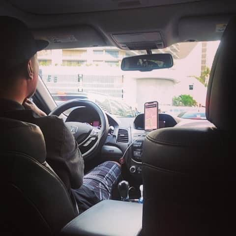 高橋リタさんのインスタグラム写真 - (高橋リタInstagram)「ハワイでの移動手段は、もっぱらuberで。ローカルのドライバーと色々情報交換するのも楽しいひととき🚙💨💨💨」5月27日 17時39分 - jojopon