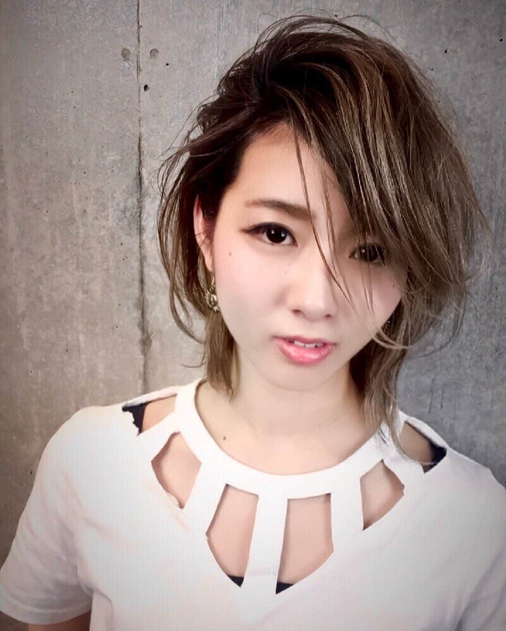 斉藤潤一のインスタグラム：「カラーリスト渡辺をイメチェンした時 明るいカラーが好きな方は是非  スタイリスト . 〒150-0041 東京都渋谷区神南 ご予約はこちらへ ☞☞ TEL ☏﻿ ﻿03-3462-2093 web  roco@1cs.jp 渋谷 美容室 #rocospearz . 〒150-0041 東京都渋谷区神南1-14-9 第7FMGビルB1F . . ご予約はこちらへ ☞☞ TEL ☏﻿ ﻿03-3462-2093 web  roco@1cs.jp . ★平日  open  11:30-22:30 ★土日祝  open  11:00-21:30  #渋谷#東京#oggiotto#新宿#新宿美容室#ヘアアレンジ #外国人風#ウルフヘア #ウルフカット #hair#渋谷美容室 #ピンクカラー#インナーカラー#オシャレ#メッシュ#ダブルカラー#外国人風カラー#ショートヘア #ヘアアレンジ #ケアブリーチ  #バレイヤージュ #newcolor #ヘアスタイル #tokyo #shibuya #hair #ロングヘア #モデル#斉藤潤一」