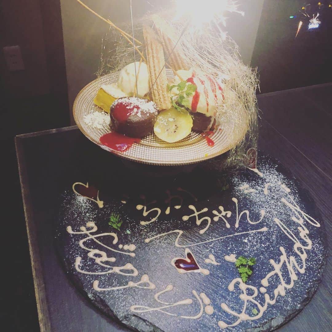 川村優希さんのインスタグラム写真 - (川村優希Instagram)「親愛なる酒井千佳ちゃんのお誕生日会🎂💓 プチサプライズ成功かな？ 喜んでもらえてよかったです💓 #酒井千佳 ちゃん #同い年 #誕生日がぴったり半年違い #お誕生日 #お誕生日会 #birthday #happybirthday」5月27日 17時58分 - yuki.kawamura.official