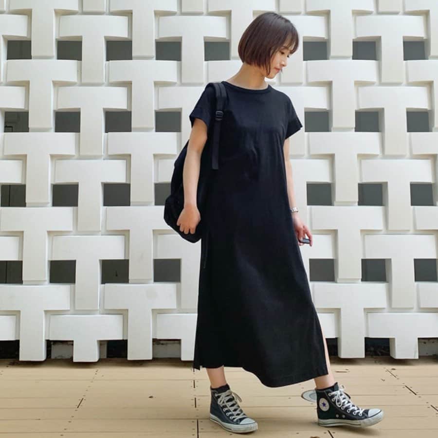 ストロベリーフィールズさんのインスタグラム写真 - (ストロベリーフィールズInstagram)「﻿ ﻿ ※期間限定※﻿ present campaign 開催中🚩﻿ ﻿ 応募期間終了の5.31 fri. 12:00まで﻿ 残りわずかとなりました!!﻿ ﻿ 詳細は5.10 fri. 更新の﻿ campaignの投稿をCHECK✔︎﻿ (ご応募はキャンペーンの投稿にお願い致します。)﻿ ﻿ ﻿ .......................................﻿﻿﻿﻿﻿﻿﻿﻿﻿﻿﻿﻿﻿﻿﻿﻿﻿﻿﻿ ﻿﻿﻿ スーパーバイラーズ﻿﻿﻿ 平川 彩佳さん コメント﻿ (ブラック着用)﻿﻿ ﻿﻿﻿ ストンと1枚で可愛く着られる、コーデいらずのTシャツワンピ！﻿﻿﻿ Tシャツ素材でとても着心地が良く、さらに家で丸洗いが出来るんです。これからの季節、 暑くて重ね着するのが嫌になってくると思いますが、このワンピースなら1枚でも素敵に着られます。 ﻿﻿﻿ 袖口がフレアになっているので二の腕が細く見える‼︎また、すそにスリットが入っているので歩きやすく、 女性らしさもある作りになっています。﻿﻿﻿ 更にこのワンピースに女性らしさを加えているのが背中の部分。セクシーに開いているんです！可愛い♡﻿﻿﻿ シンプルだけどところどころに女性らしさを散りばめたTシャツワンピース。光沢感のある生地を使用しているので、リゾートにもぴったりです。 ﻿﻿﻿ ﻿﻿﻿ .......................................﻿﻿﻿﻿﻿﻿﻿﻿﻿﻿﻿﻿﻿﻿﻿﻿﻿﻿﻿ ﻿﻿﻿ #STRAWBERRY_FIELDS﻿﻿﻿﻿﻿﻿﻿﻿﻿﻿﻿﻿﻿﻿﻿﻿﻿﻿﻿﻿﻿﻿﻿ #STRAWBERRYFIELDS﻿﻿﻿﻿﻿﻿﻿﻿﻿﻿﻿﻿﻿﻿﻿﻿﻿﻿﻿﻿﻿﻿﻿ #ストロベリーフィールズ ﻿﻿﻿﻿﻿﻿﻿﻿ #BAILA #バイラ #スーパーバイラーズ﻿﻿﻿ #キャンペーン #プレゼント #プレゼントキャンペーン﻿﻿﻿ #コラボ #ワンピース #コラボワンピース﻿﻿﻿ ﻿﻿﻿ ﻿﻿」5月27日 17時59分 - strawberry_fields_official