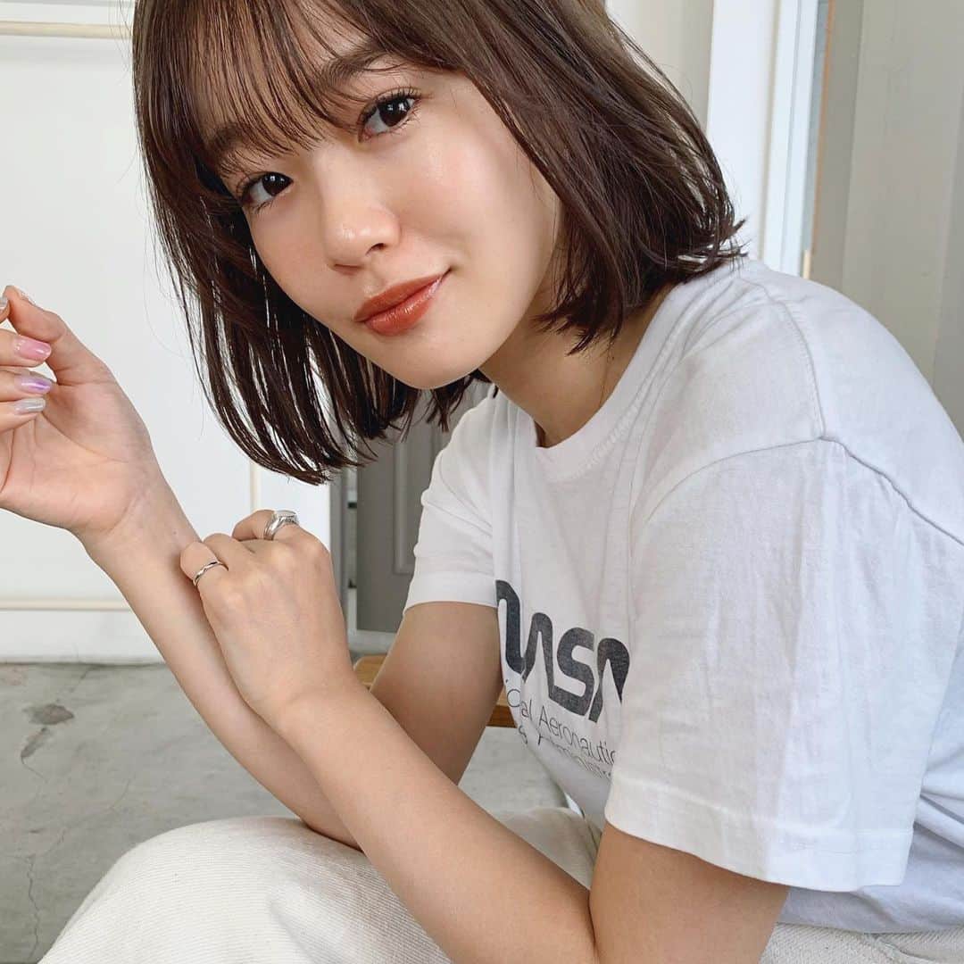 猪鼻ちひろのインスタグラム：「I got a haircut. ✂︎ 綺麗な色のボブになったよ！ Thank you @souman_natsuko ♡  #ちひろの美容 #ちひろのヘアメイク」