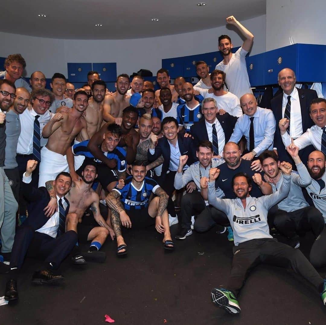 ミランダのインスタグラム：「Forza inter ⚫️🔵 #championsleague」