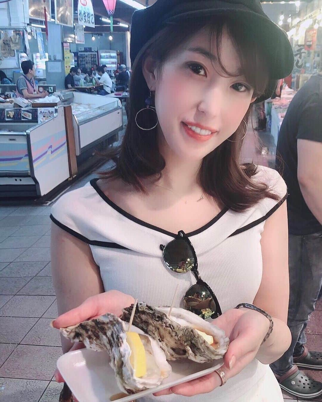 近藤夏奈さんのインスタグラム写真 - (近藤夏奈Instagram)「#舞鶴港とれとれセンター  に行ってきたよ🐟💓 ﻿ ﻿ 牡蠣めっちゃおいしかった〜😊🥺﻿ ﻿ ﻿ 新鮮なお魚ばっかり！！！💓﻿ こんな感じのとこ大好き❤︎笑﻿ ﻿ ﻿ #食リポ#taviレポ #天橋立 #夏奈トラベル✈️kana_travel🌎🌺﻿ #夏奈食リポ🌻kana_gourmet🍽#近藤夏奈 ﻿」5月27日 18時17分 - kana_kondo_official_