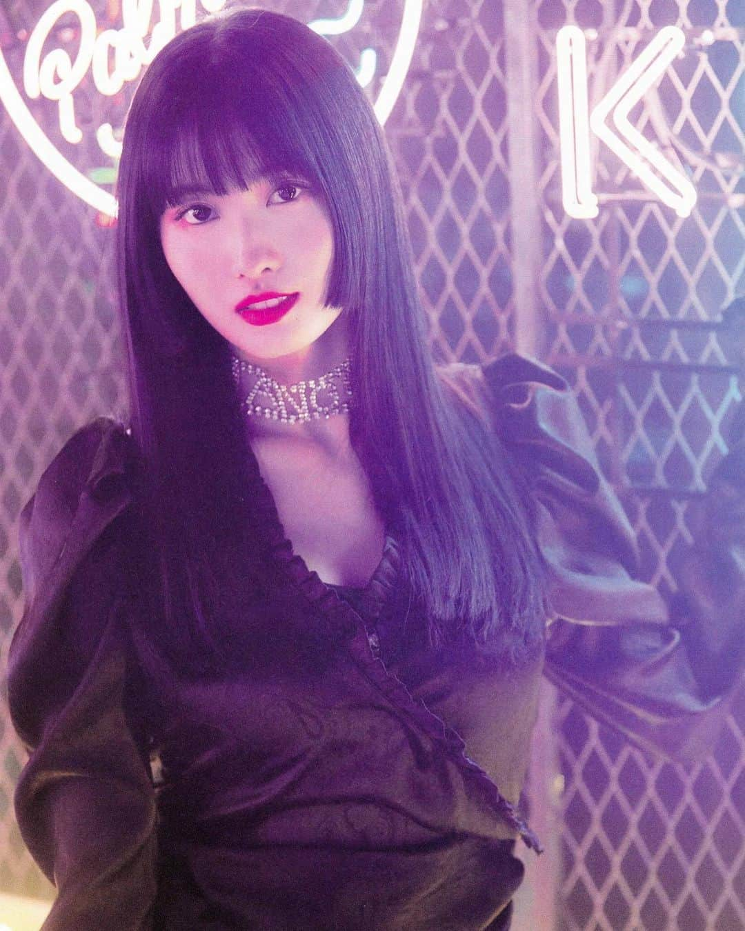 モモさんのインスタグラム写真 - (モモInstagram)「♡ [Scan] 190525 - TWICEZINE Version B -  #MOMO #트와이스 #모모 #平井もも #もも #TWICE © hyun05290」5月27日 18時15分 - momojype